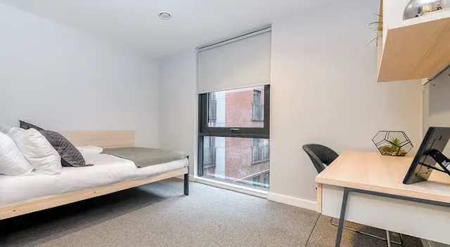 Premium Ensuite room image 2