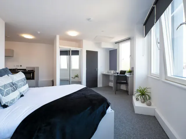 Platinum Studio room image 2