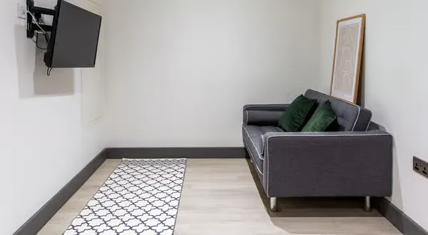 Classic 2 Bed Apartment ROOM 2