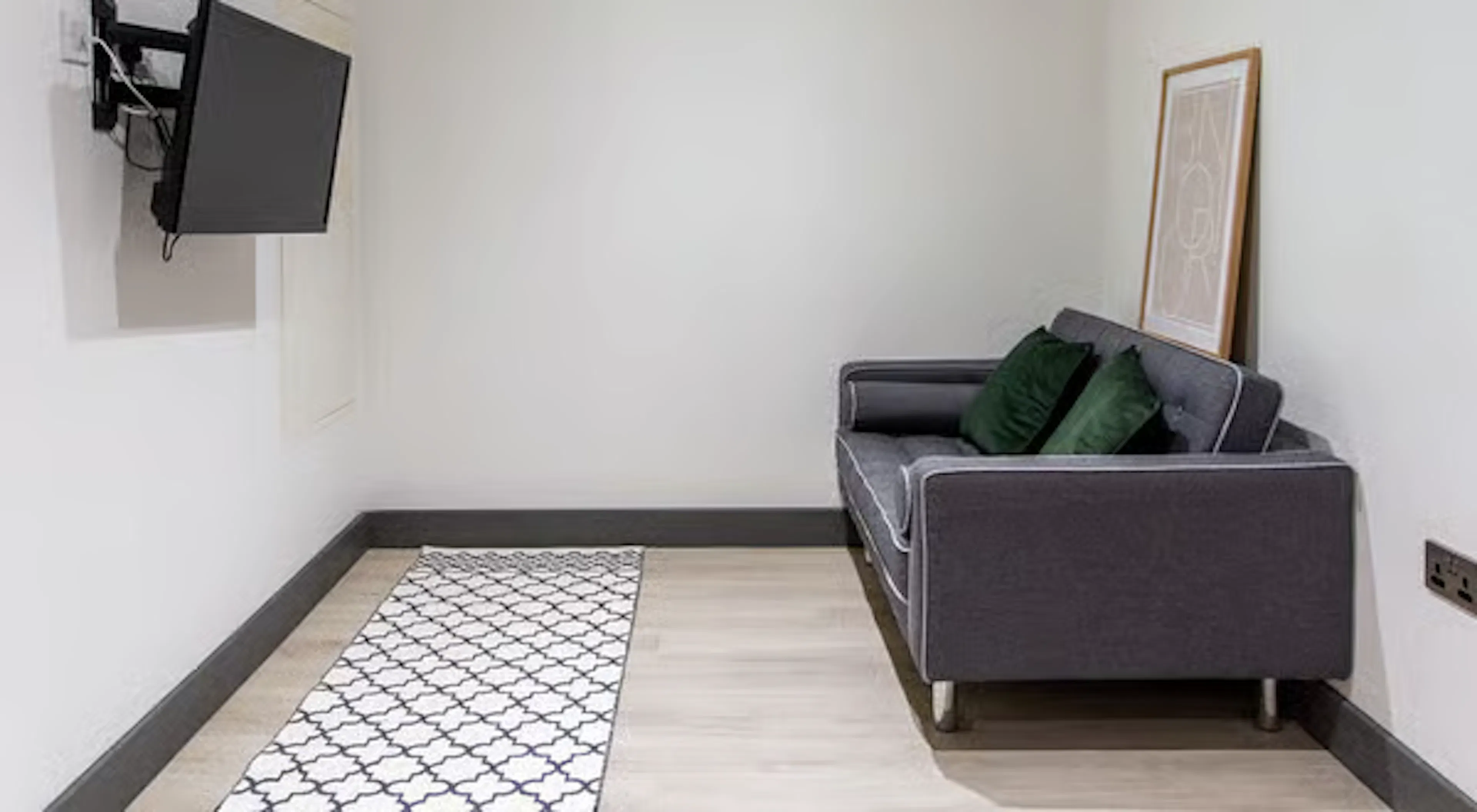 Classic 2 Bed Apartment ROOM 2