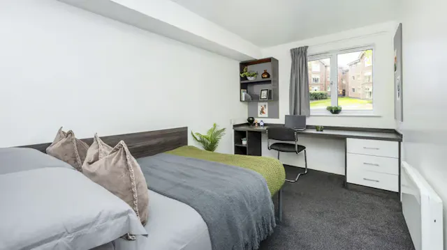 Premium Ensuite room image 2