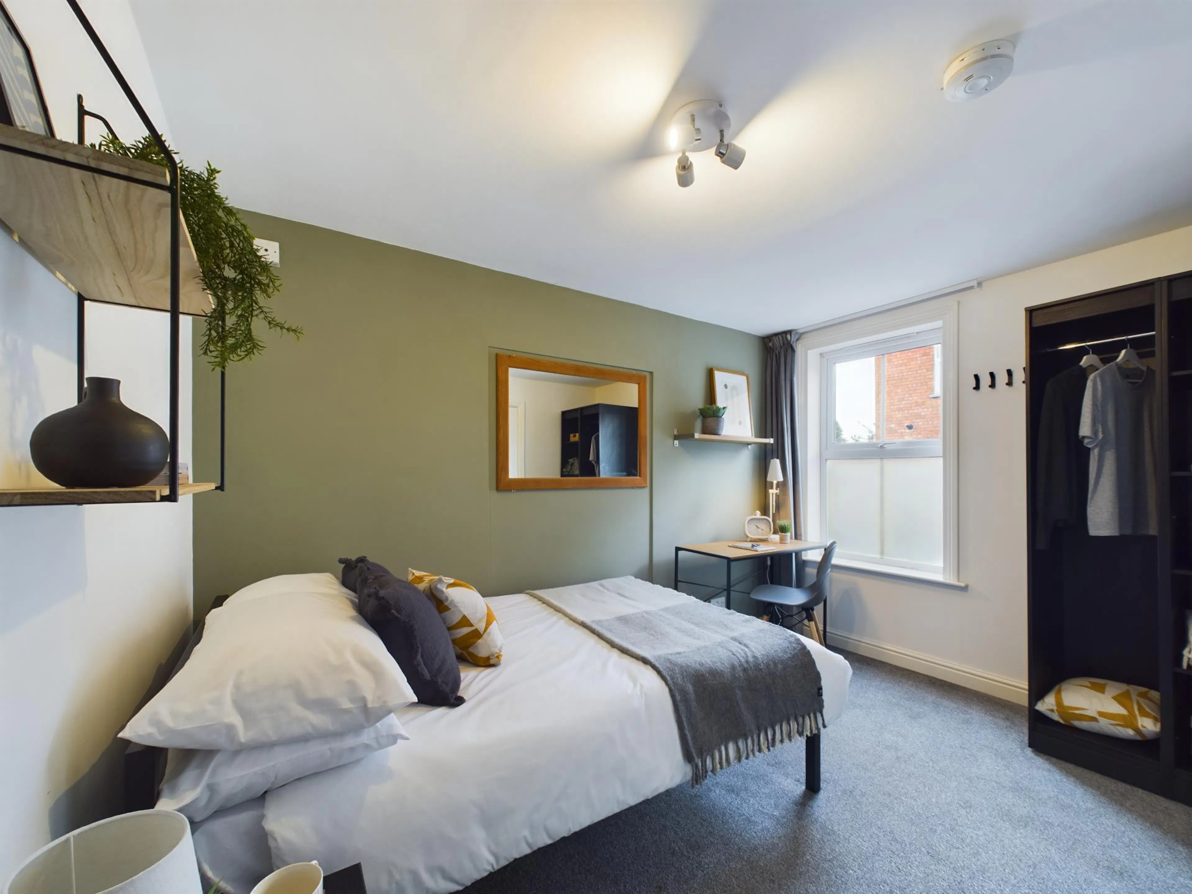 4 Bed Apartment ROOM 1