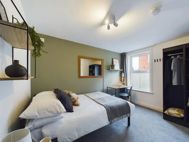 4 Bed Apartment room image 2