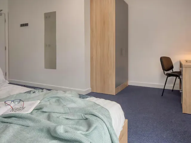 Deluxe Ensuite room image 2