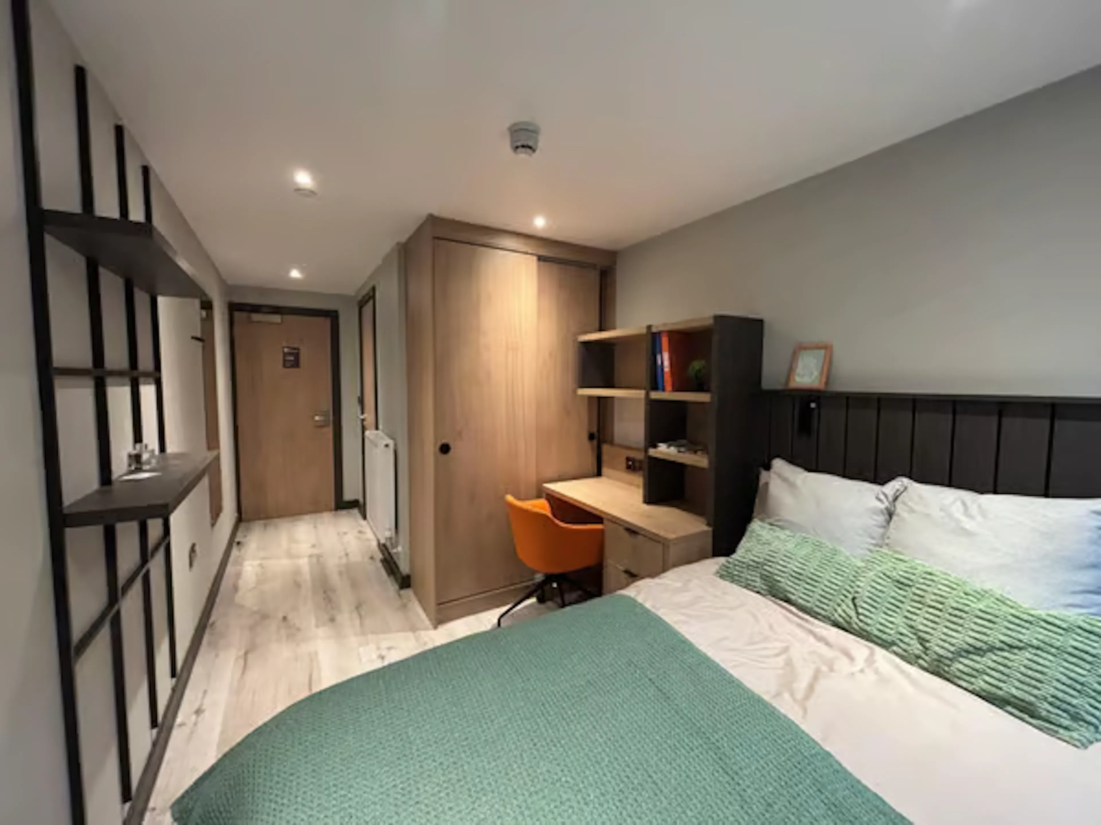 Modern Classic Ensuite ROOM 3