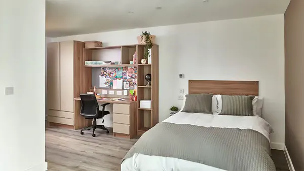 Premium Ensuite room image 2