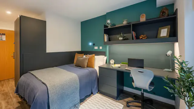 Deluxe Ensuite room image 2