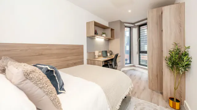 Deluxe Ensuite room image 2
