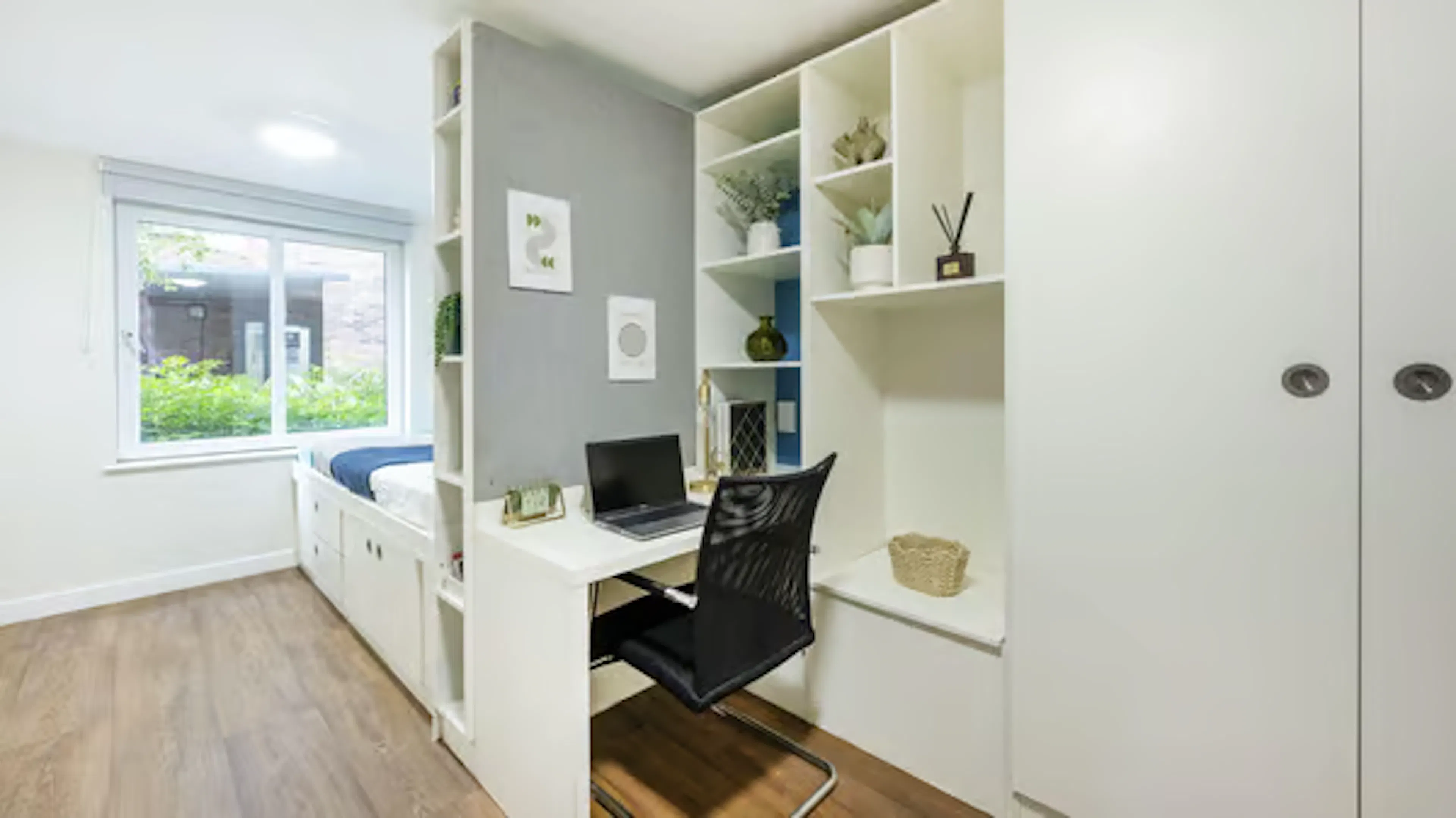 Small Studio ROOM 1