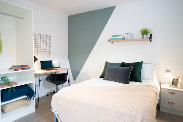 9 Bedroom House room image 2
