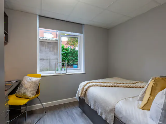 Deluxe Ensuite room image 2