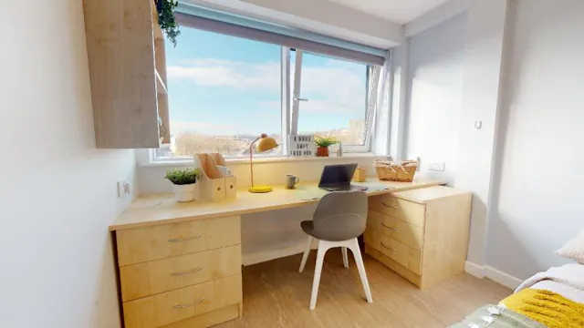 Bronze En Suite Plus room image 2