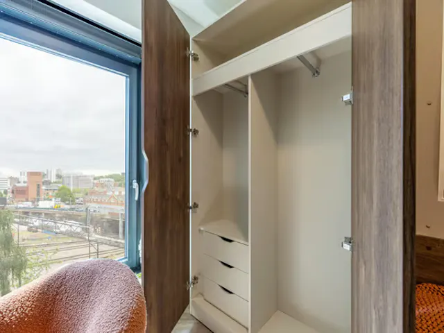Premium Ensuite room image 3