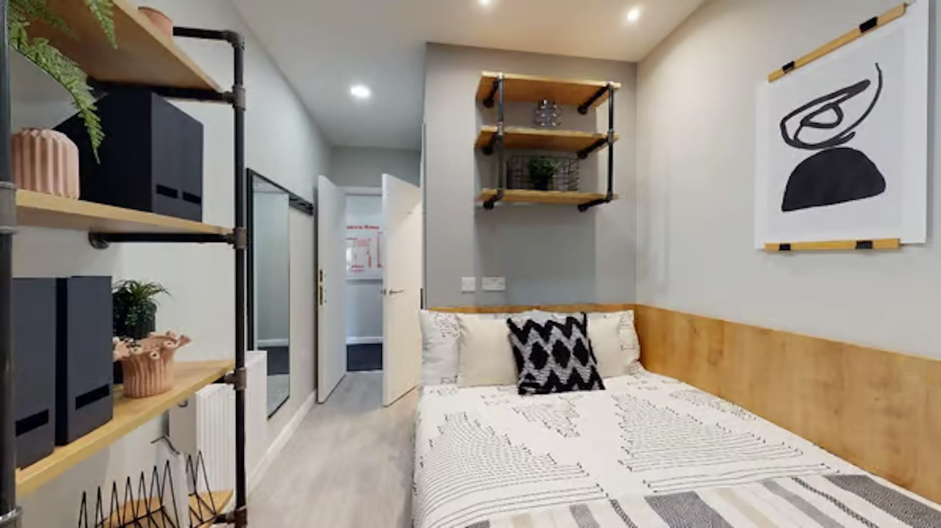Silver En-Suite ROOM 1
