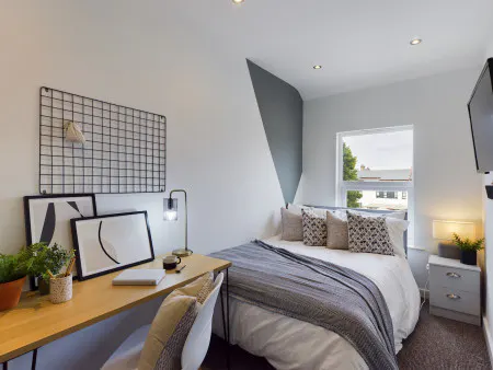 9 Bedroom House ROOM 1