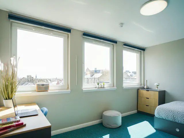 Premium Room room image 4