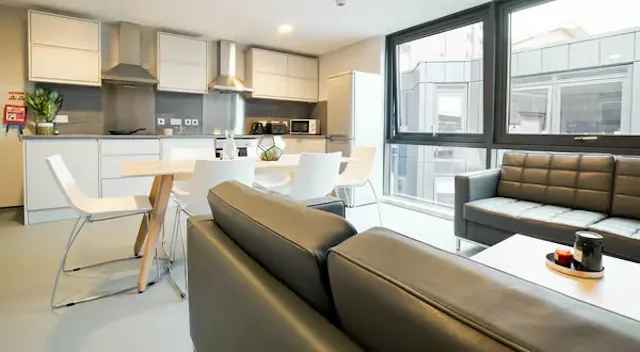 Premium Ensuite room image 3