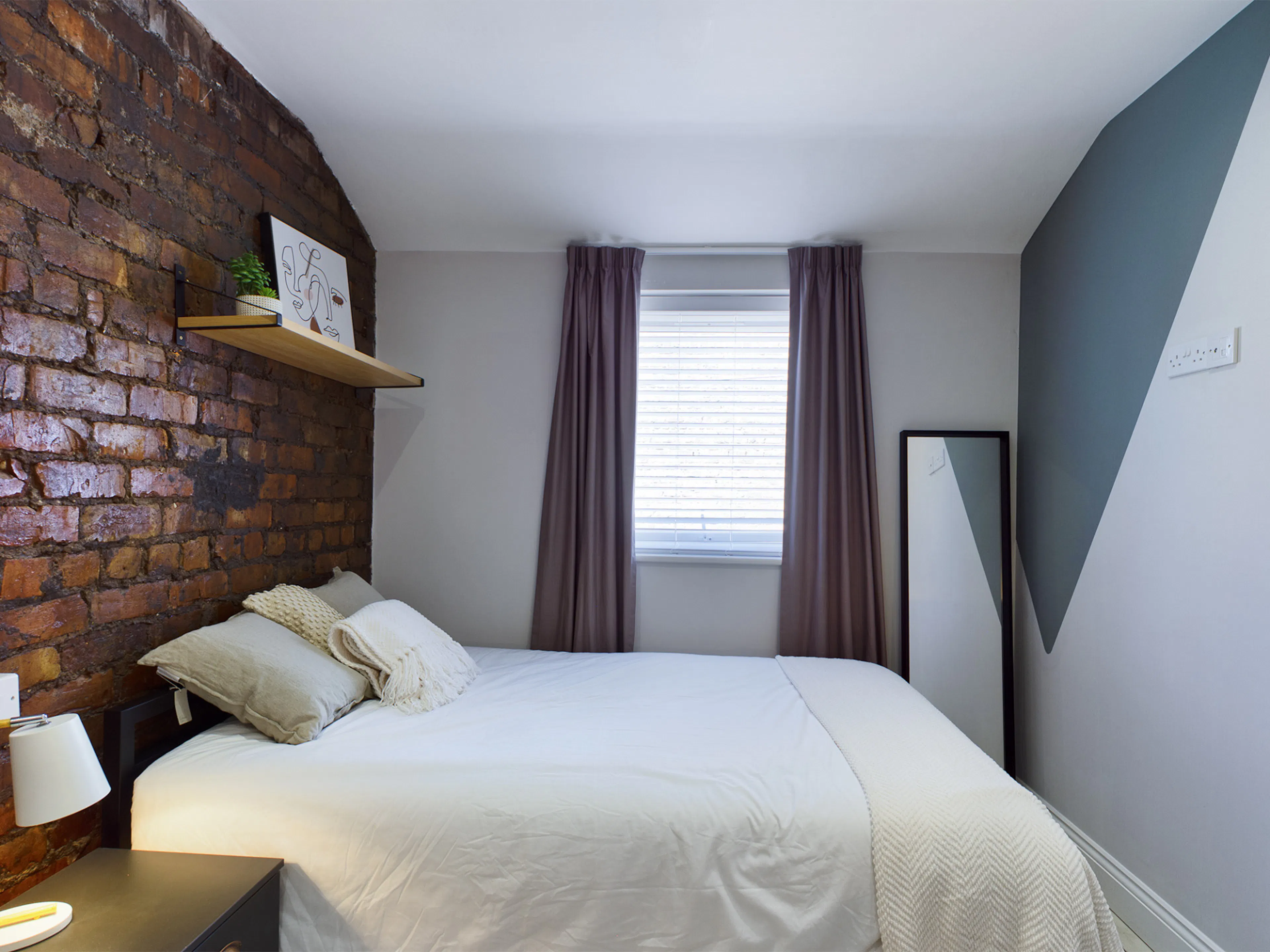9 Bedroom House ROOM 2