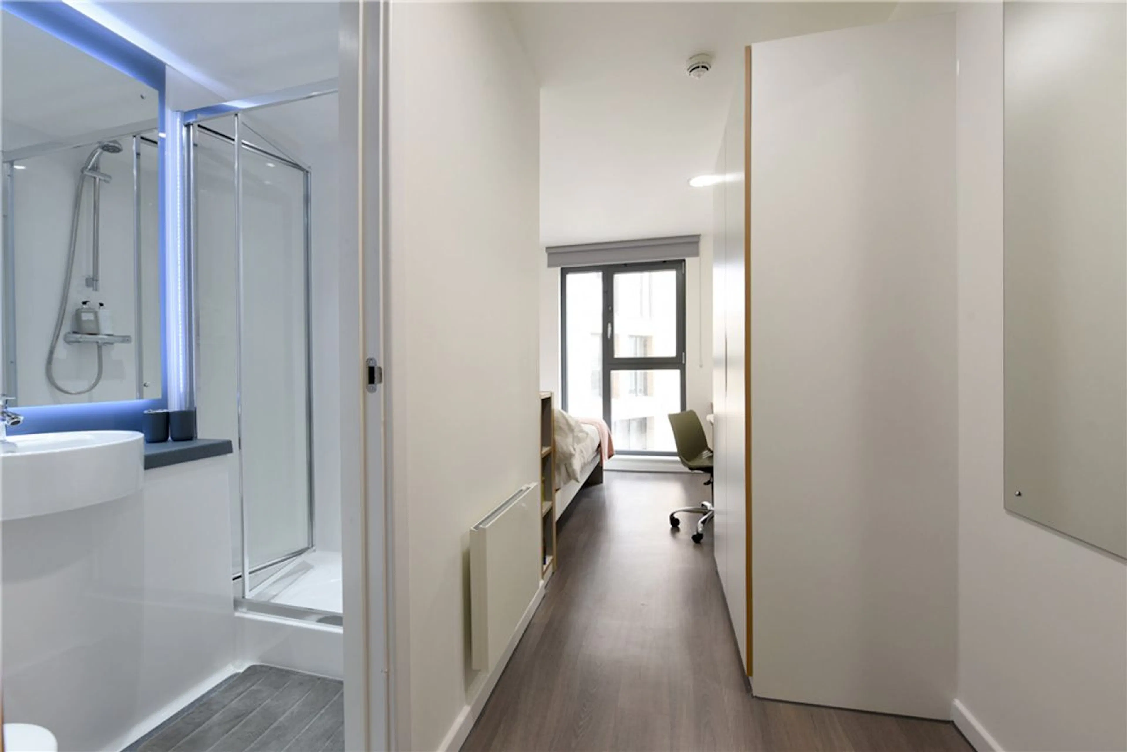 Ensuite Bronze Plus BATHROOM 4