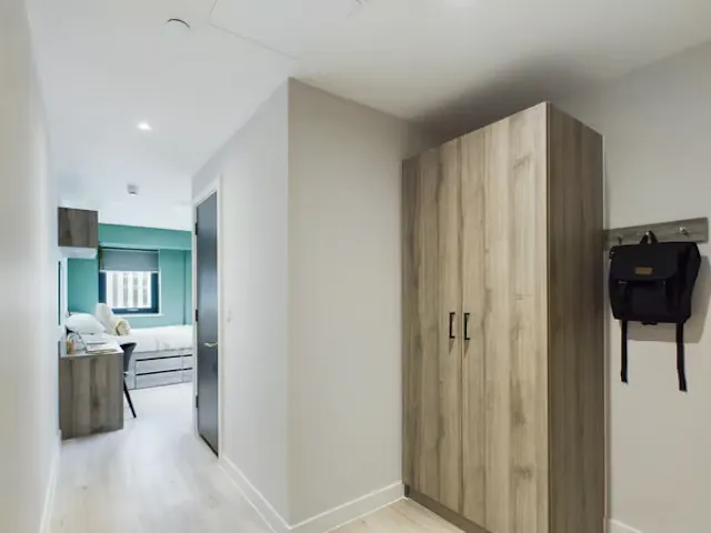 Superior Ensuite Plus room image 4