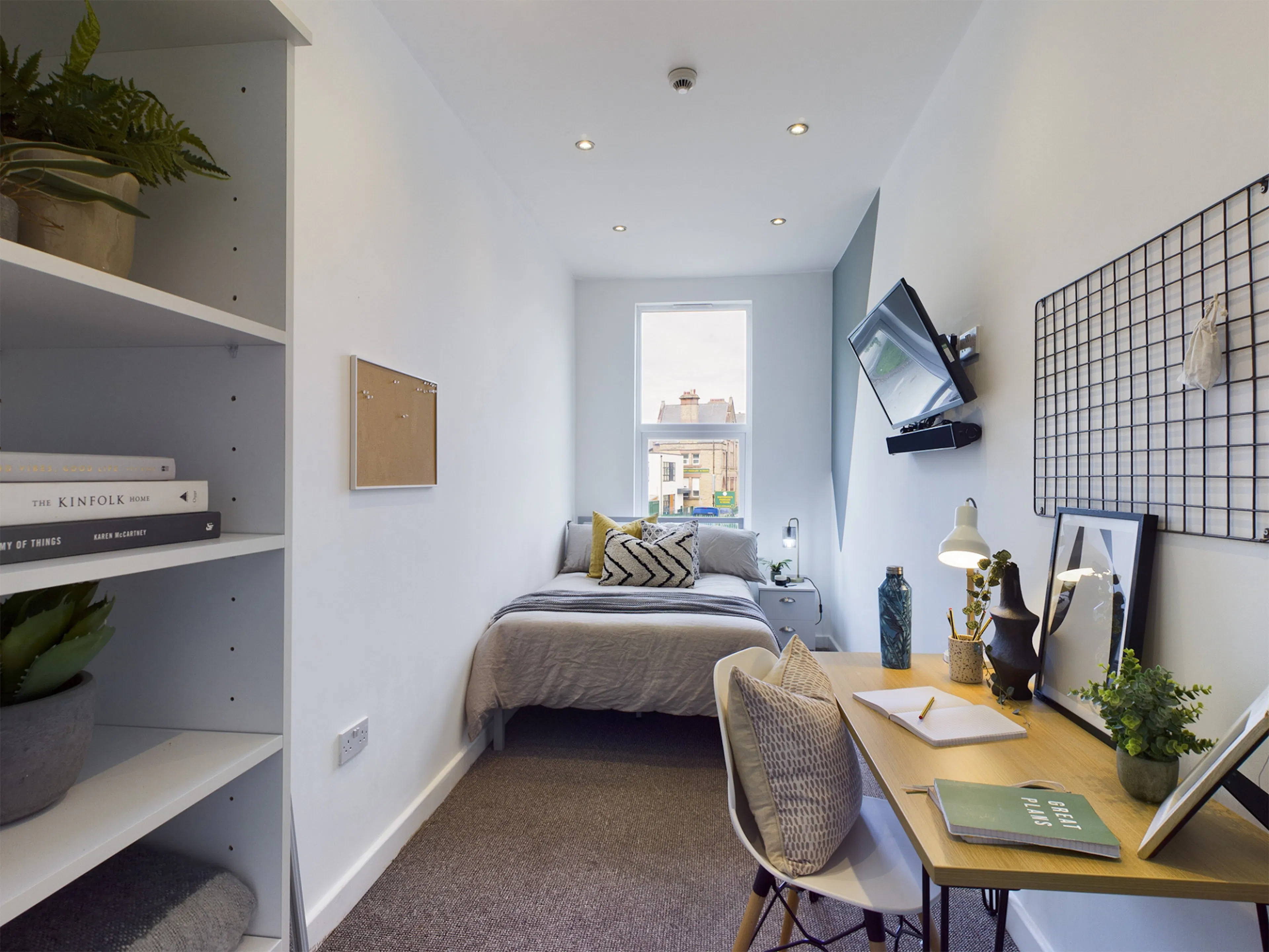 6 Bedroom House ROOM 1