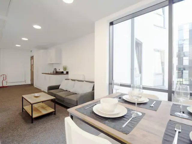 Silver Ensuite room image 4
