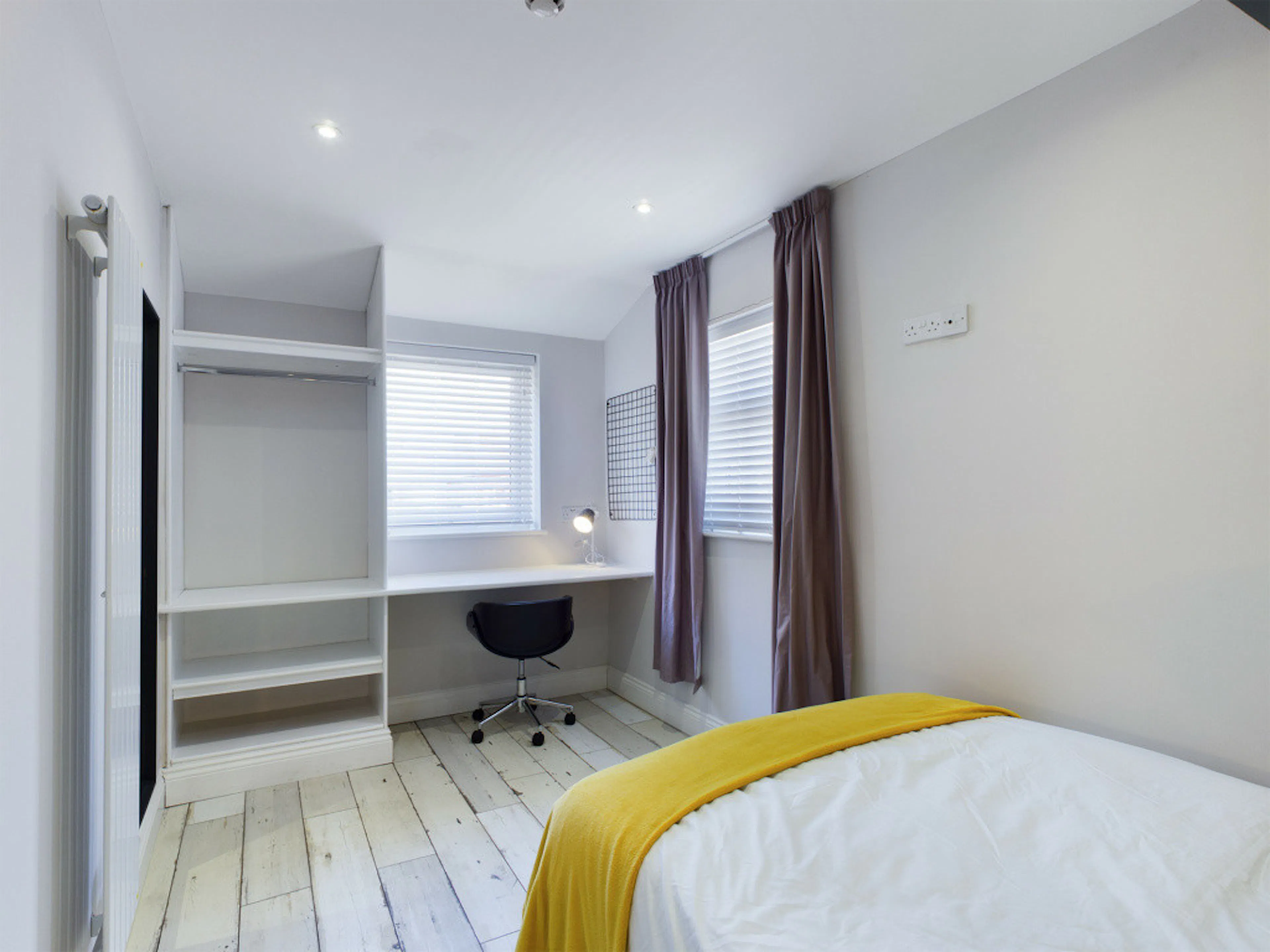 8 Bedroom House ROOM 2
