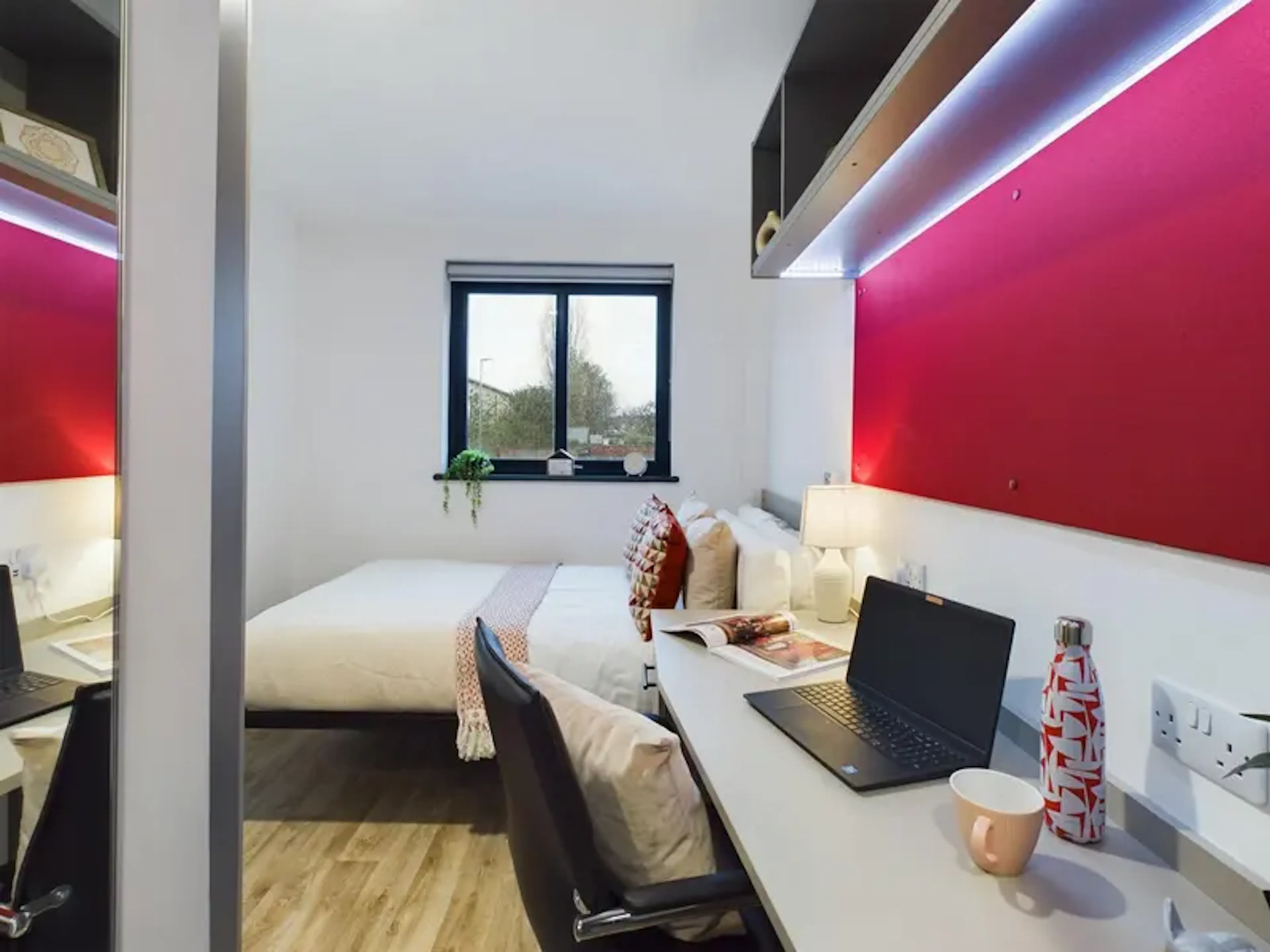 Bronze Ensuite ROOM 3