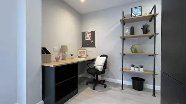 Accessible En-Suite room image 5