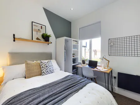 9 Bedroom House ROOM 3