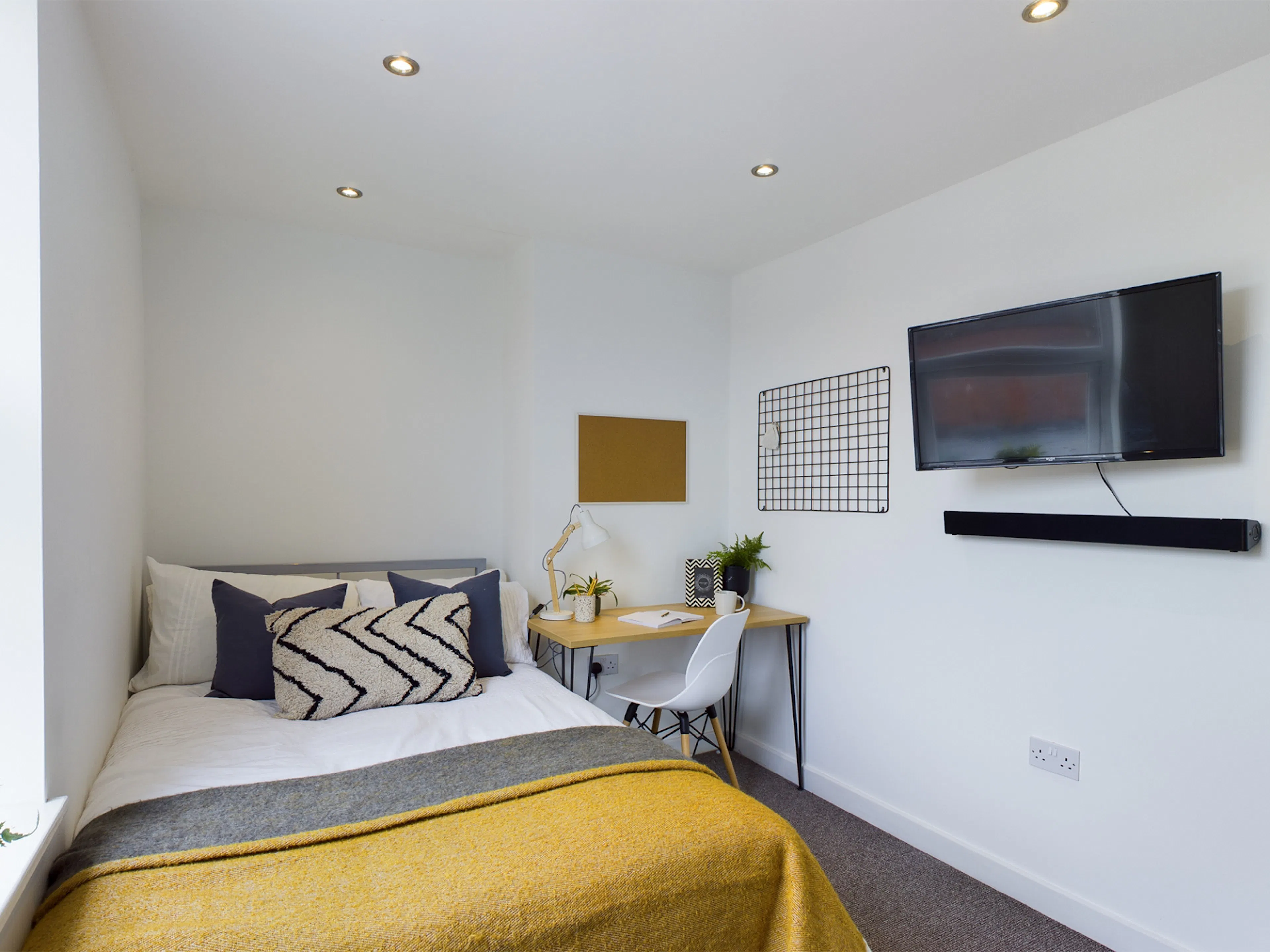 6 Bedroom House ROOM 3
