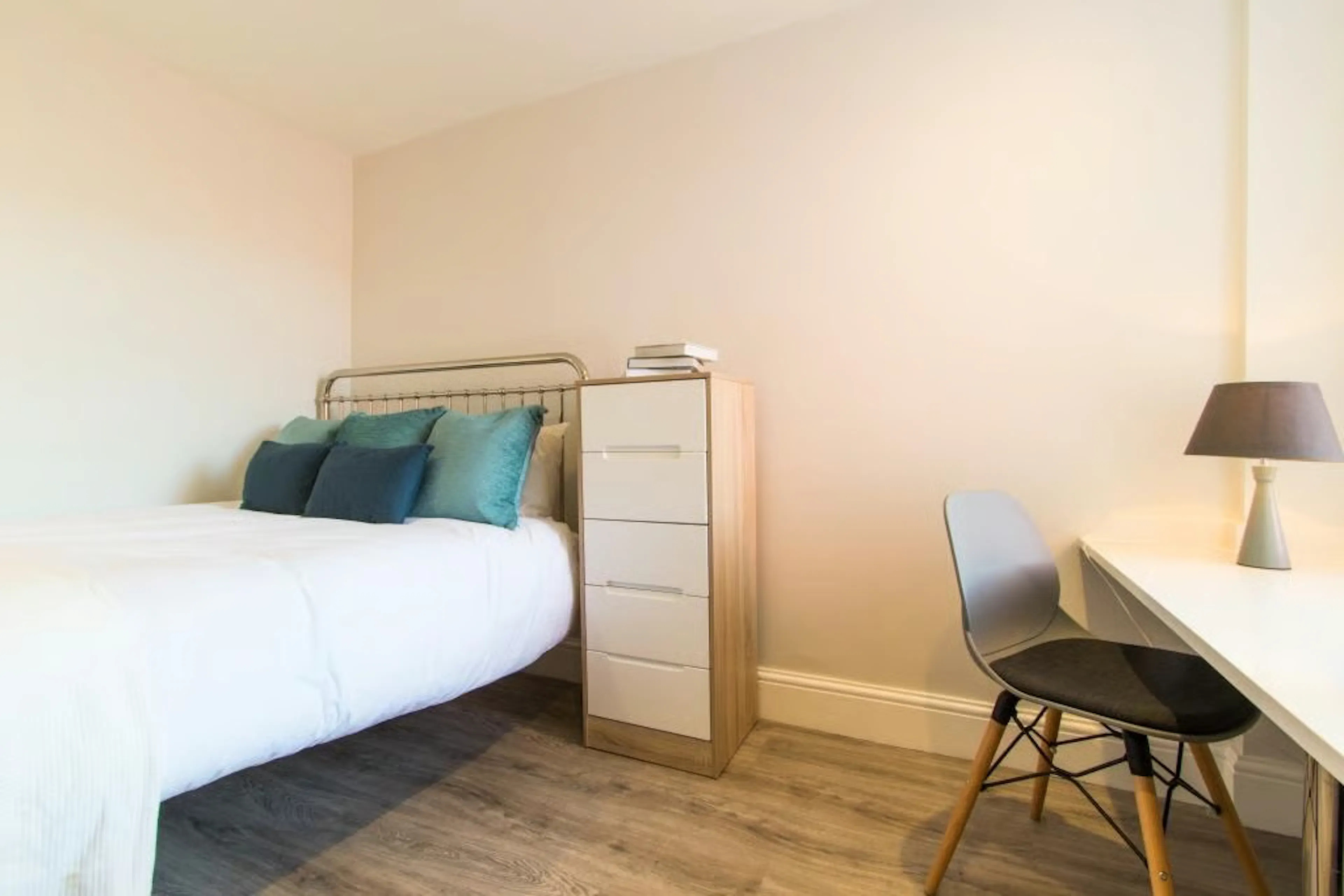 ROOM ROOM 4