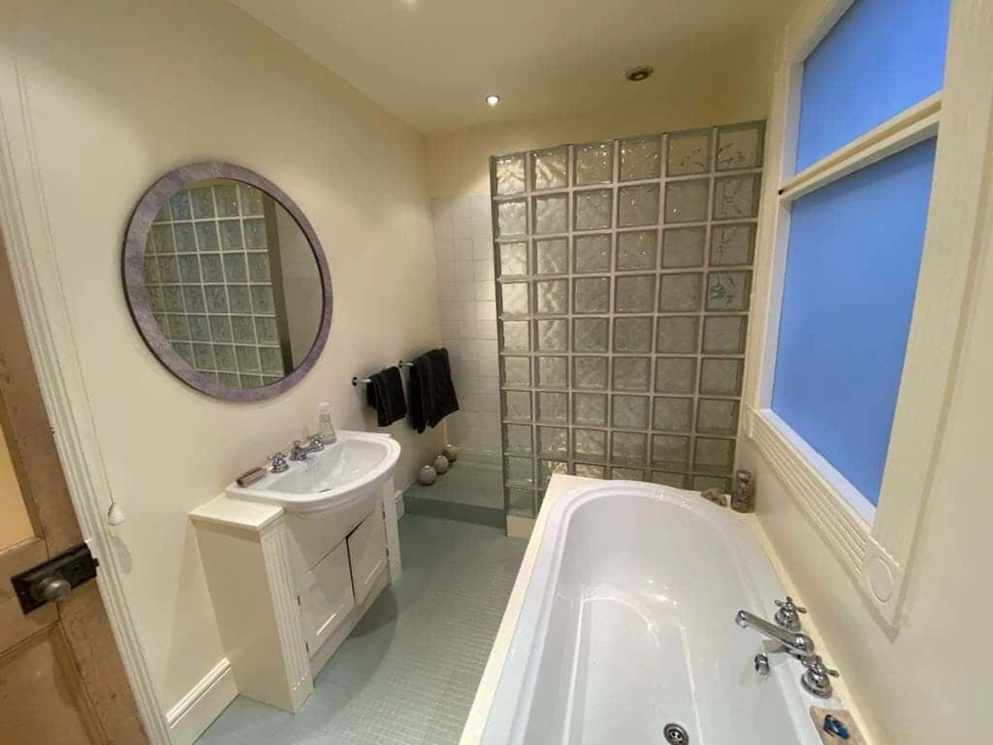 BATHROOM BATHROOM 4