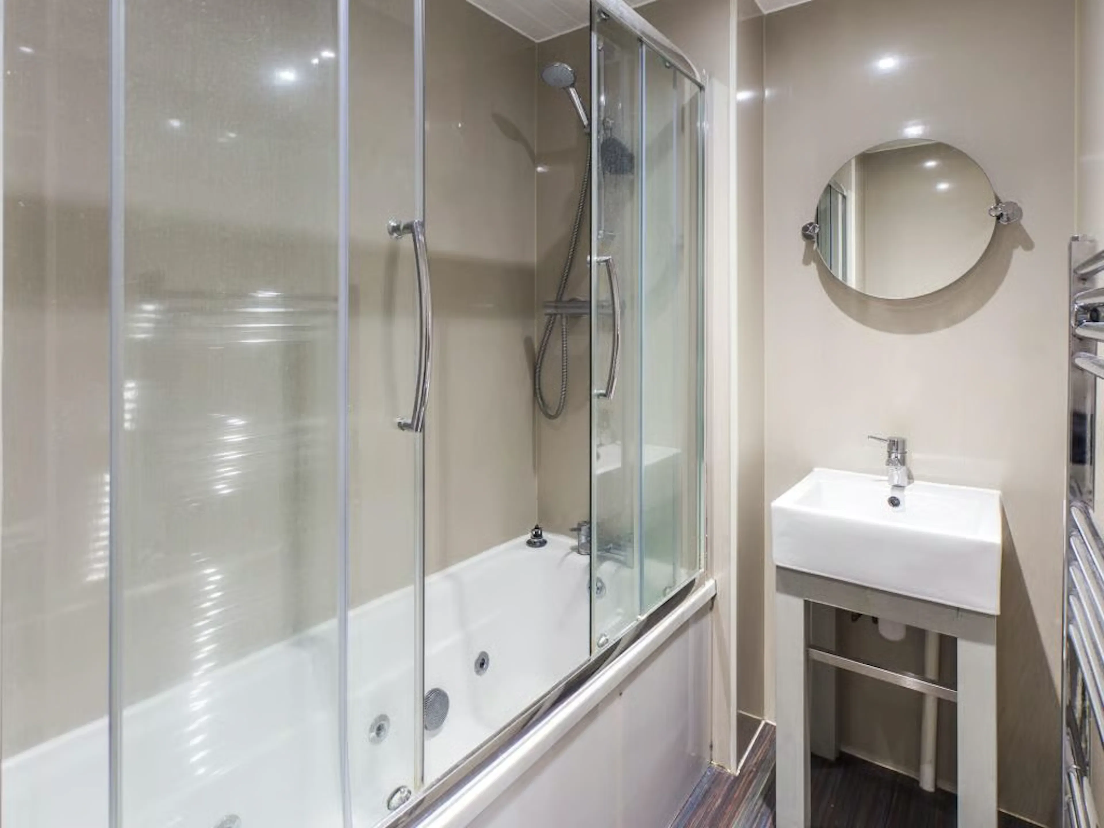 3 Bedroom Apartment BATHROOM 3