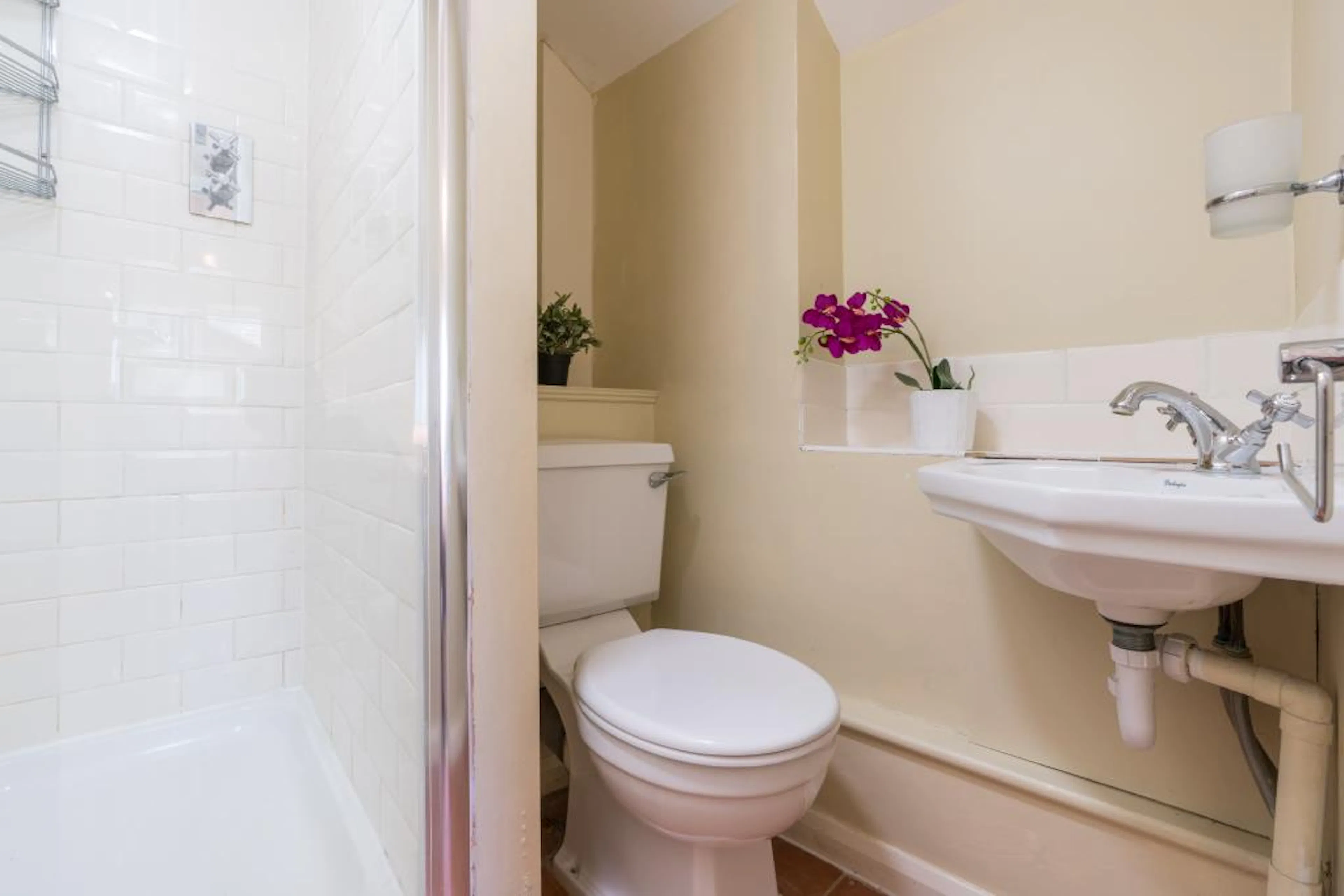 4 Bedroom Apartment BATHROOM 2