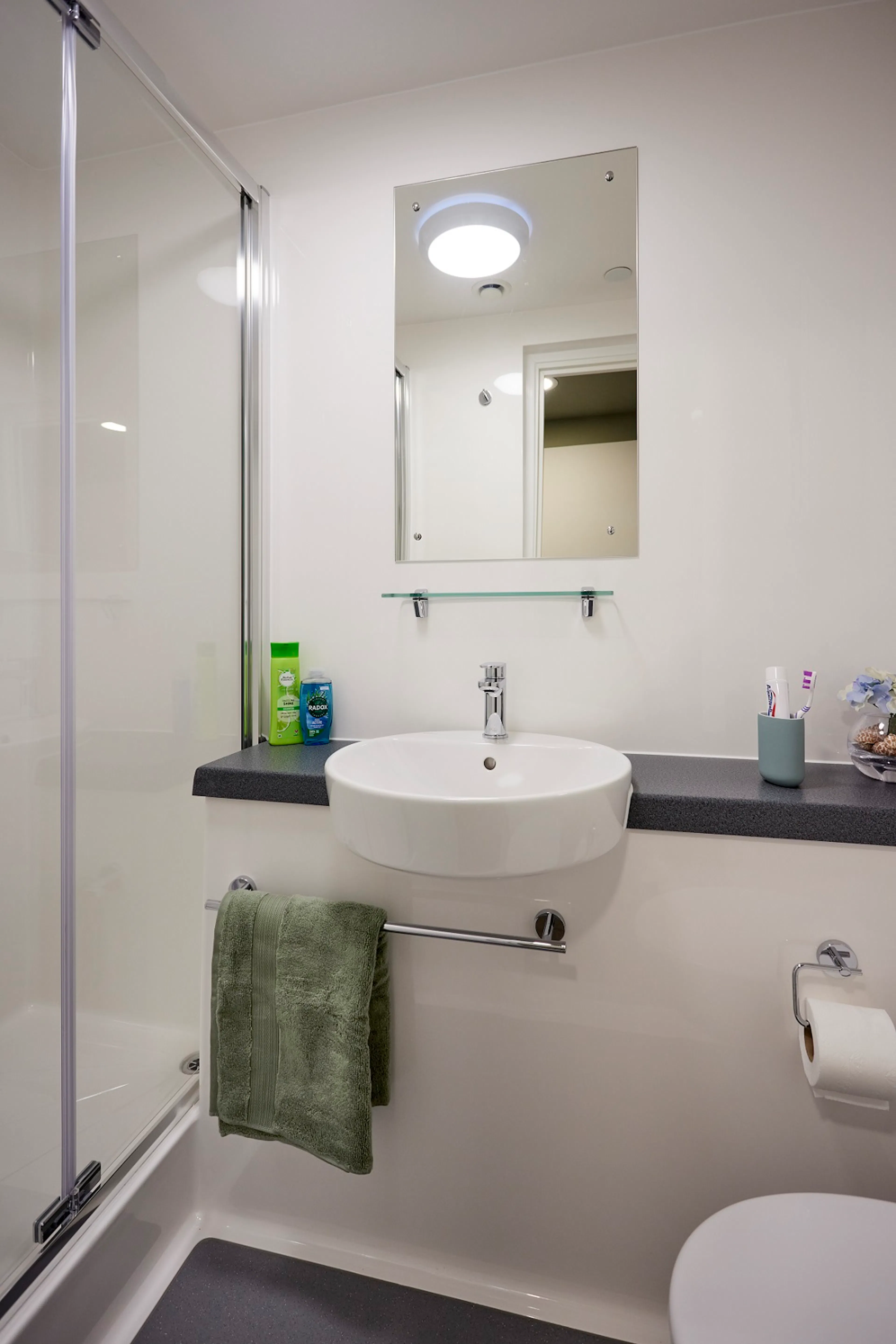 BATHROOM BATHROOM 4