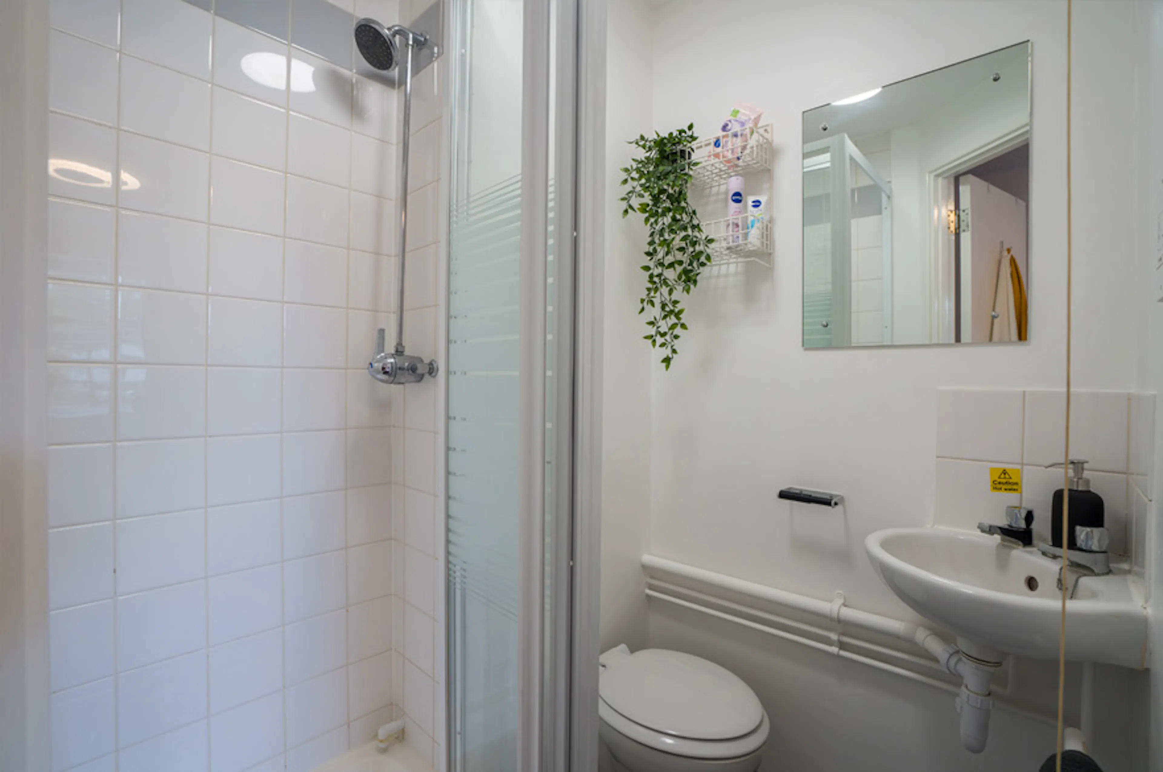 BATHROOM BATHROOM 4