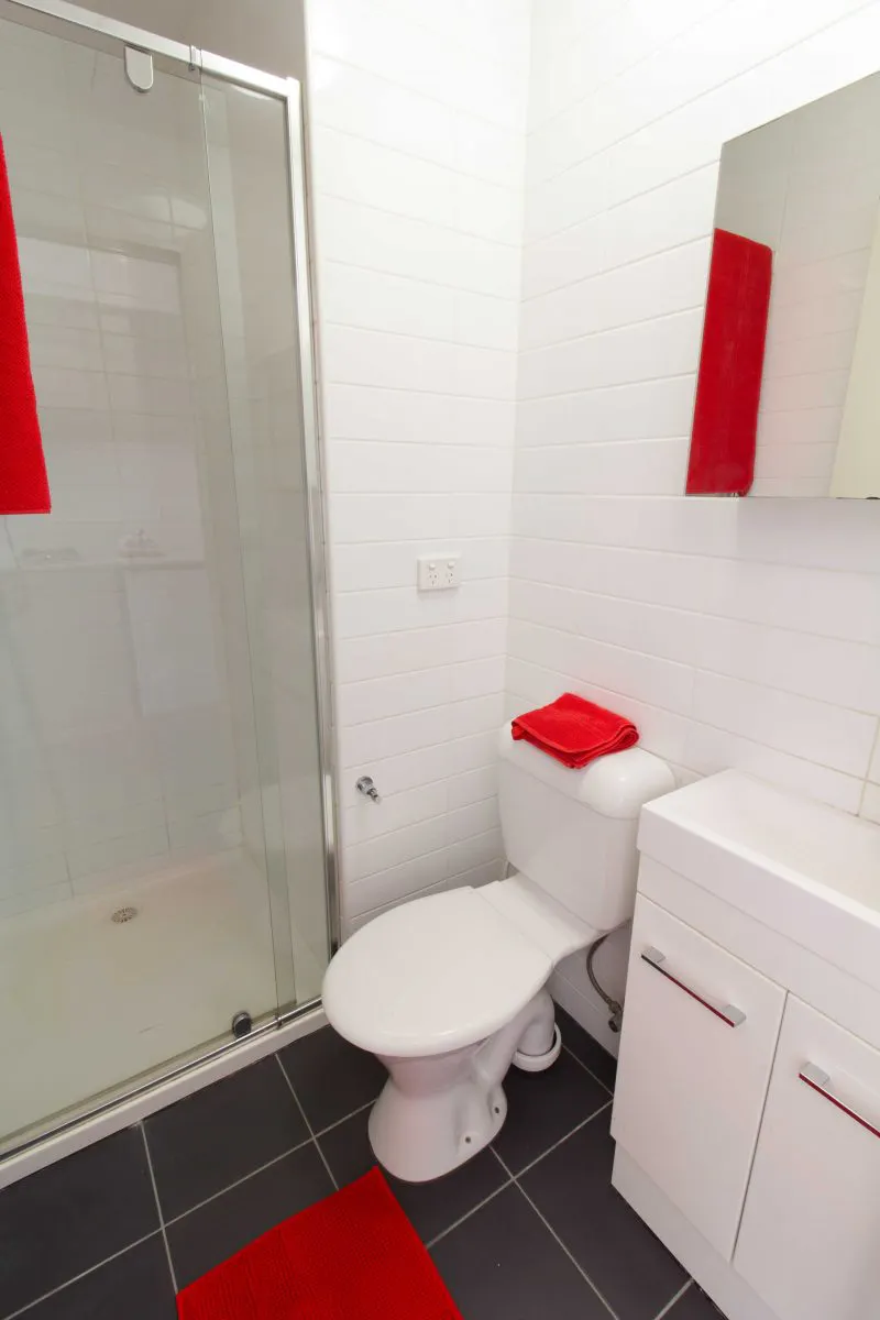 Standard 1 Bedroom BATHROOM 4