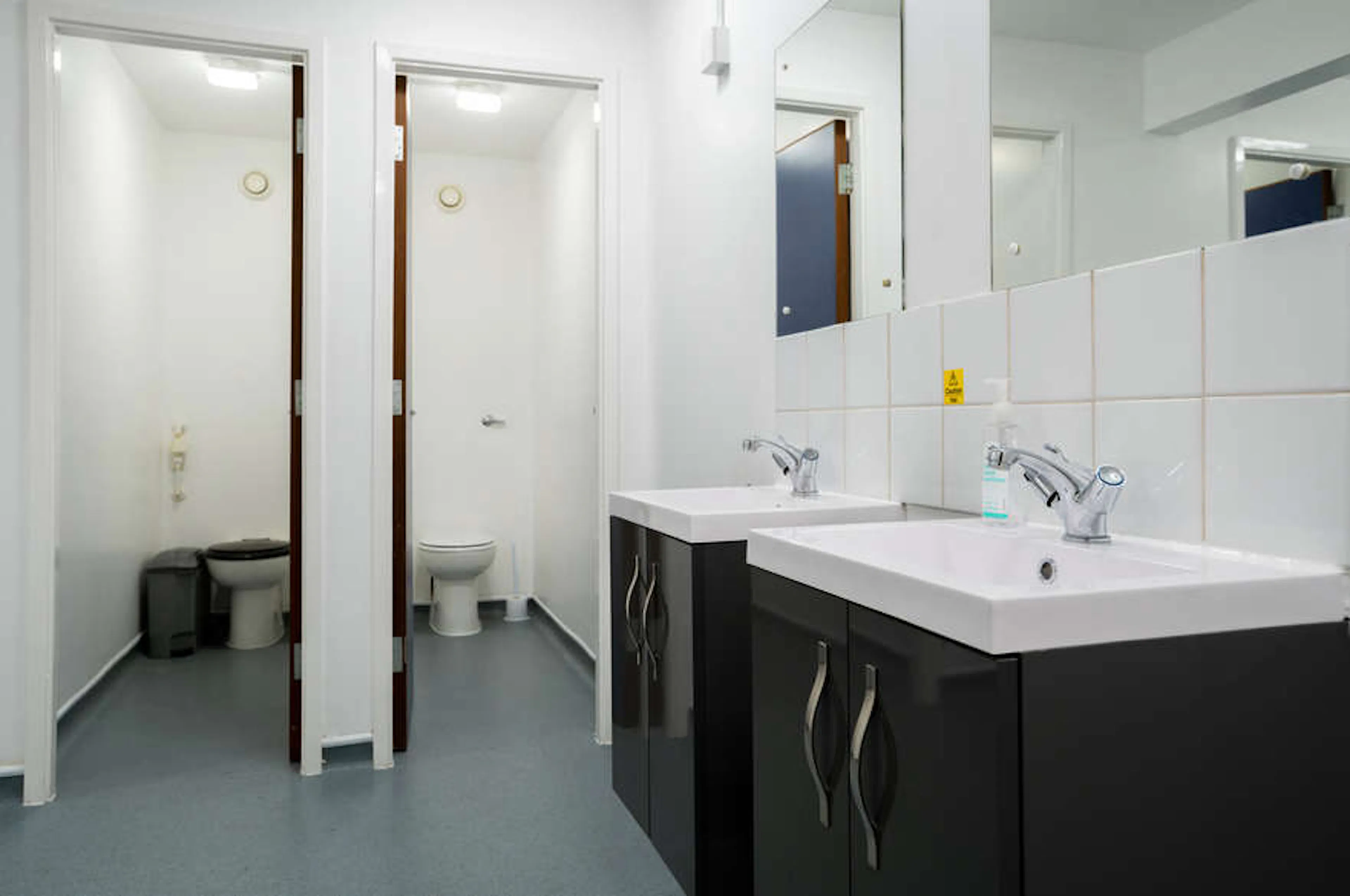 BATHROOM BATHROOM 4