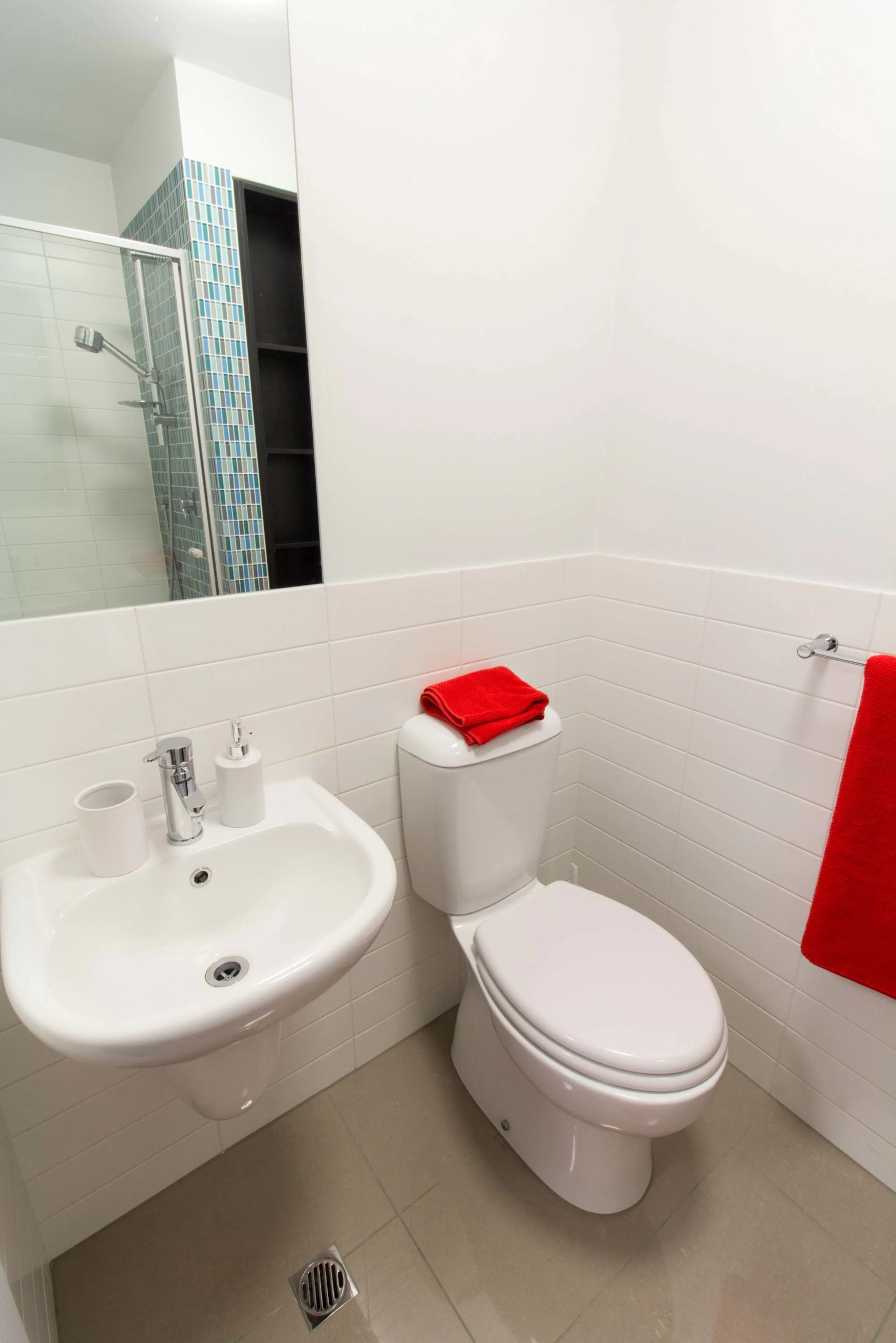 Large 1 bedroom with Balcony style 2 BATHROOM 2