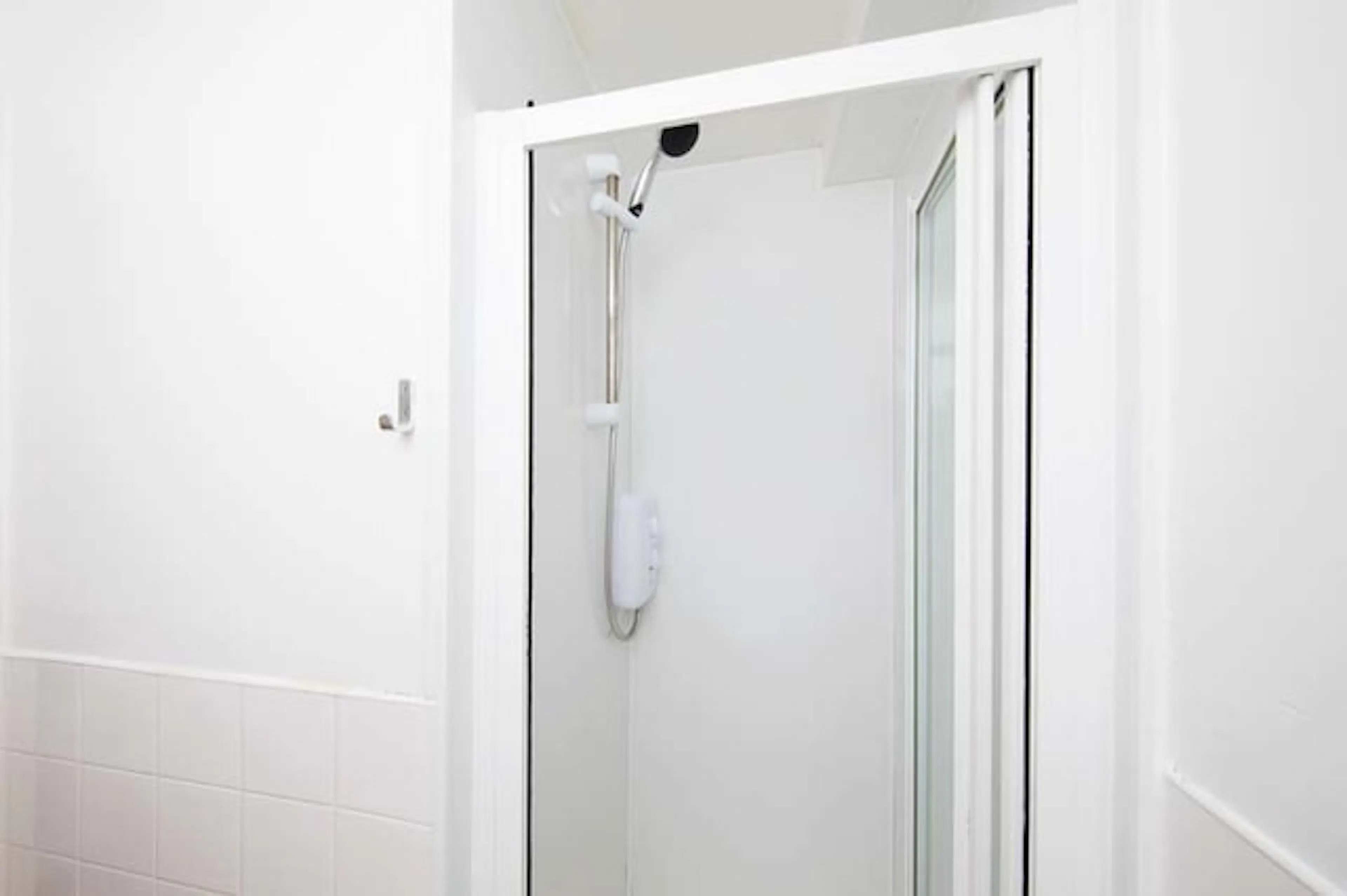 Ensuite: Two Bed Flat Large High Double BATHROOM 3