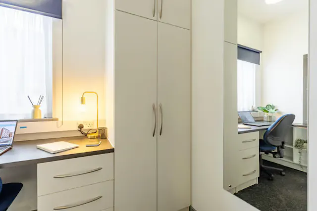 5/6 Bed Ensuite room image 1