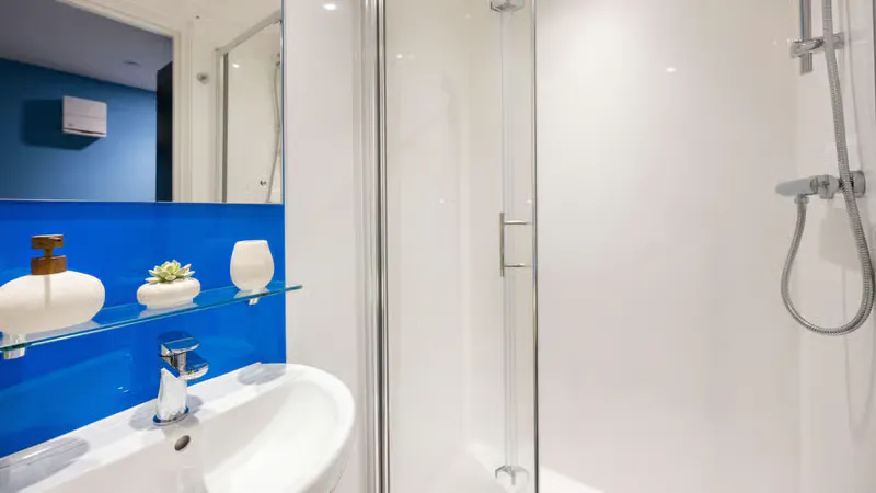 Classic Studio BATHROOM 3