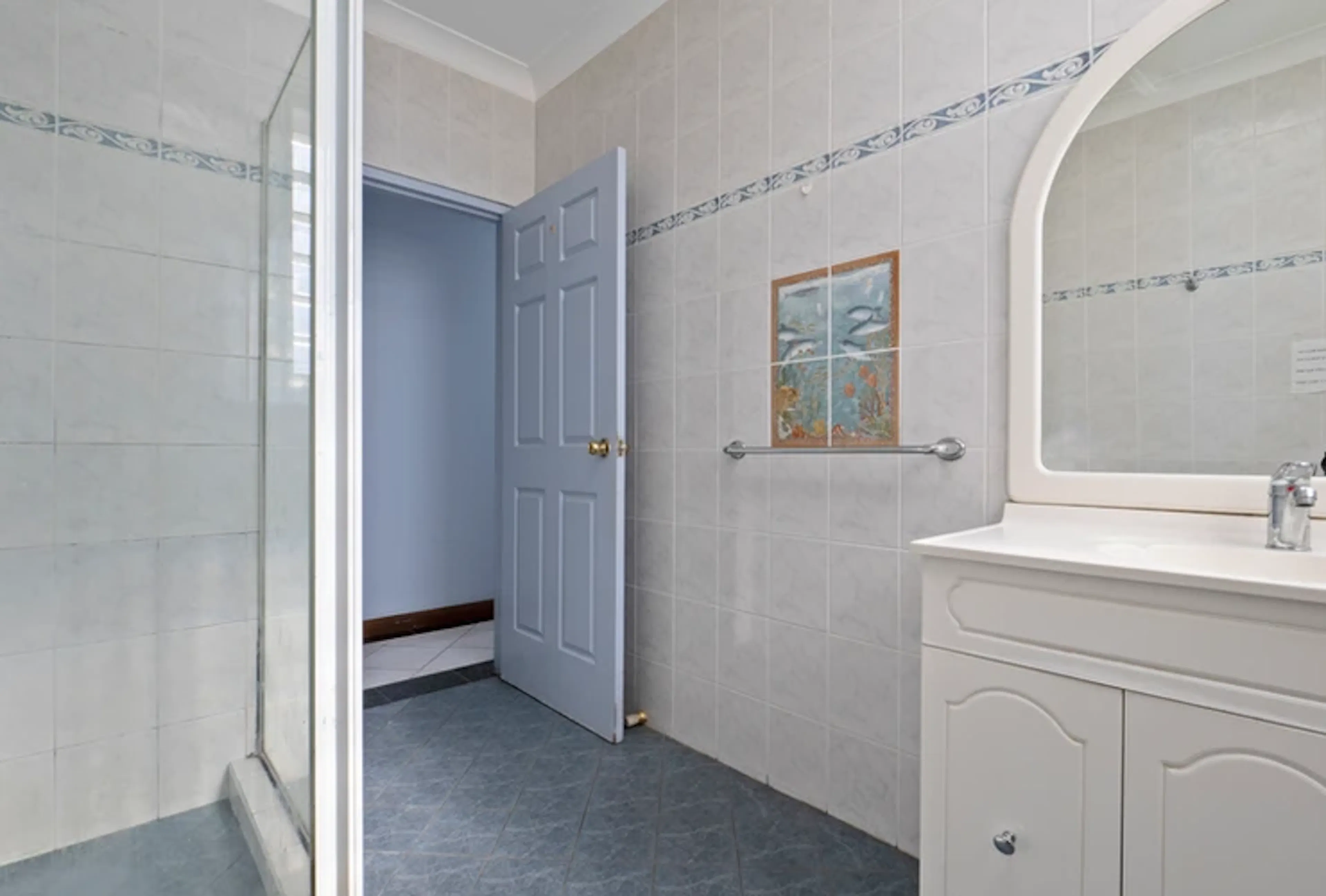 Room 4 Standard BATHROOM 1