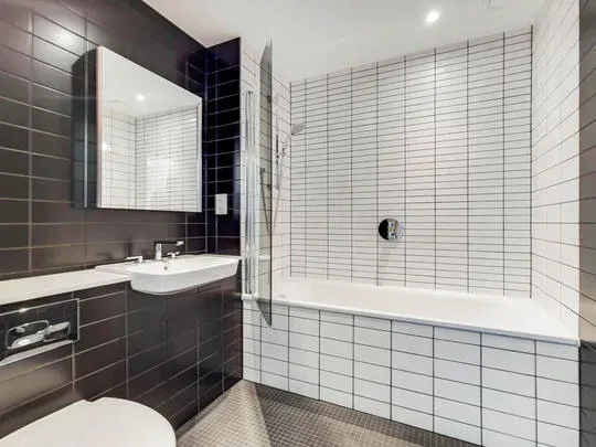 Studio BATHROOM 3