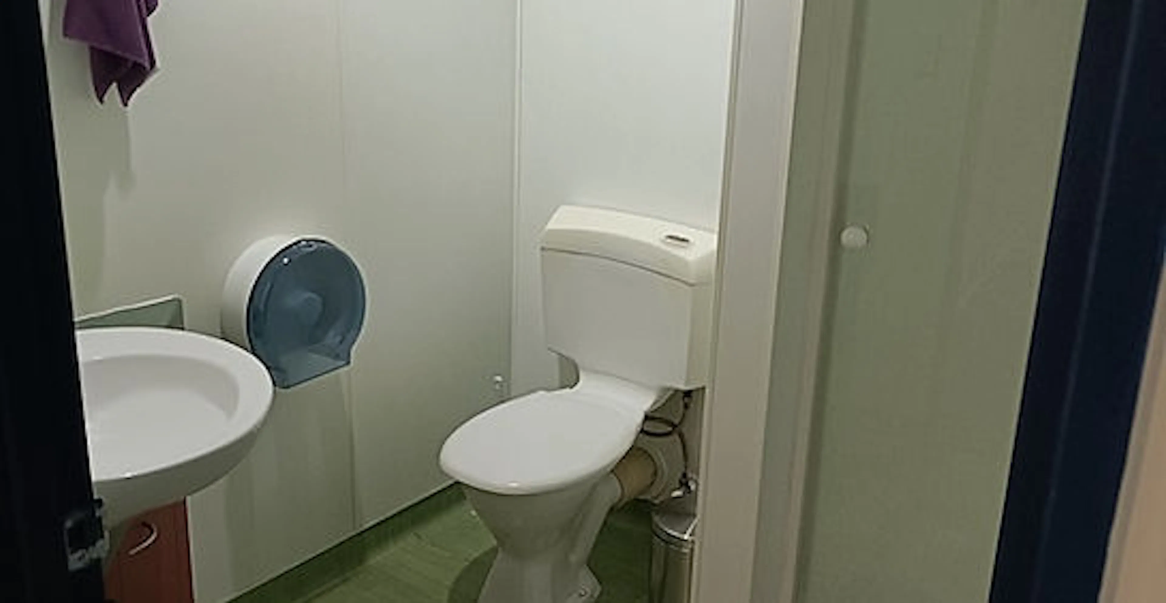 BATHROOM BATHROOM 3