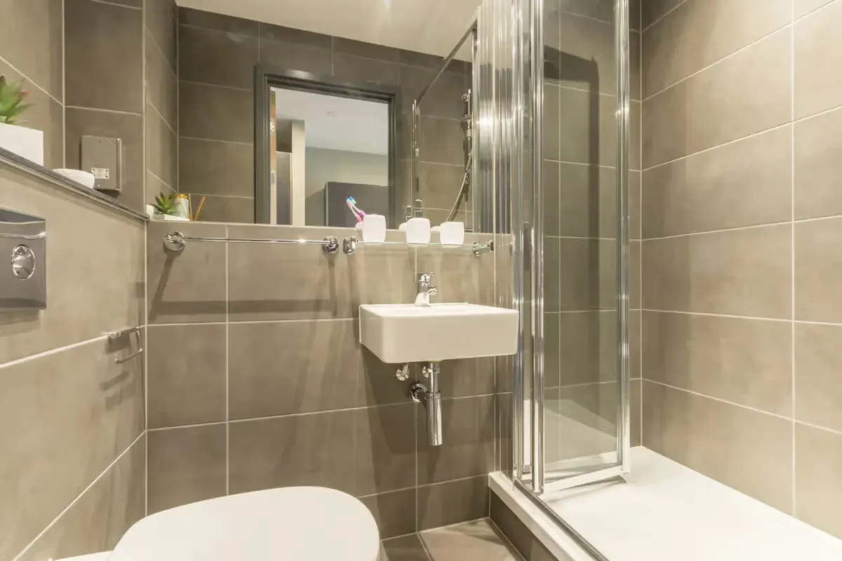 Standard Studio BATHROOM 2