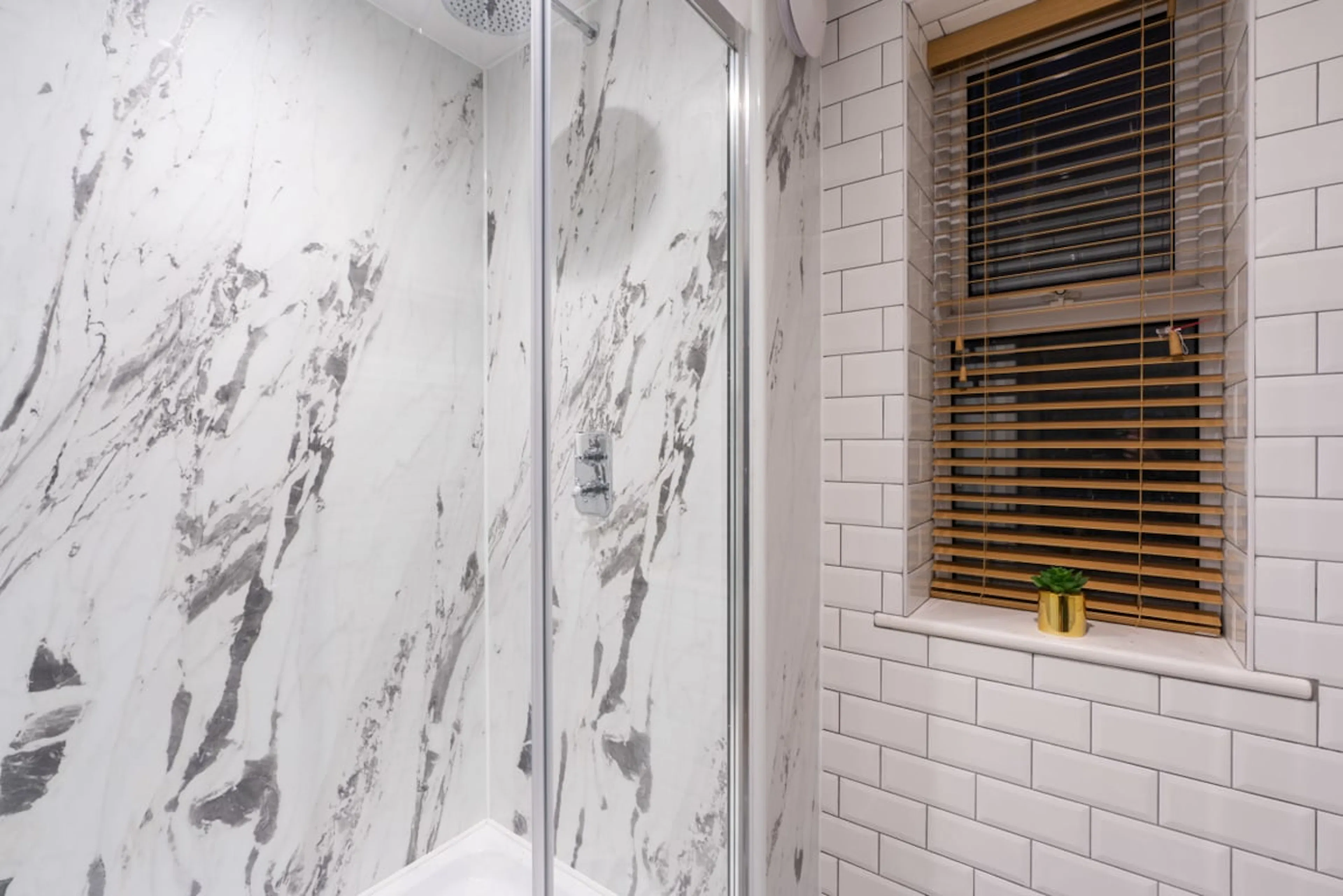 7 Bedroom Apartment, Flat 1 BATHROOM 1