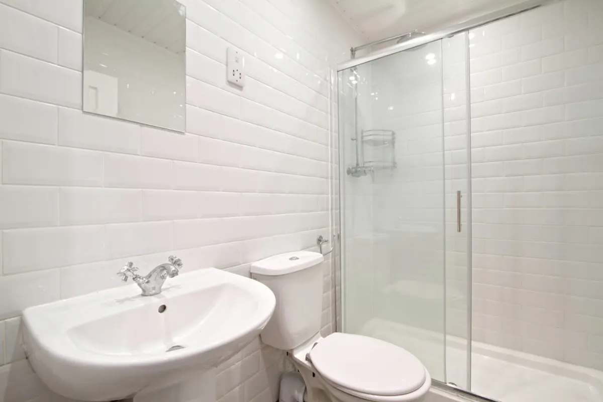 BATHROOM BATHROOM
