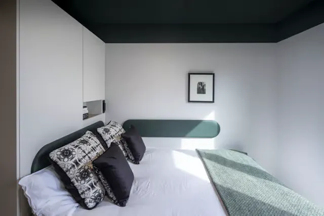 Platinum Studio room image 1
